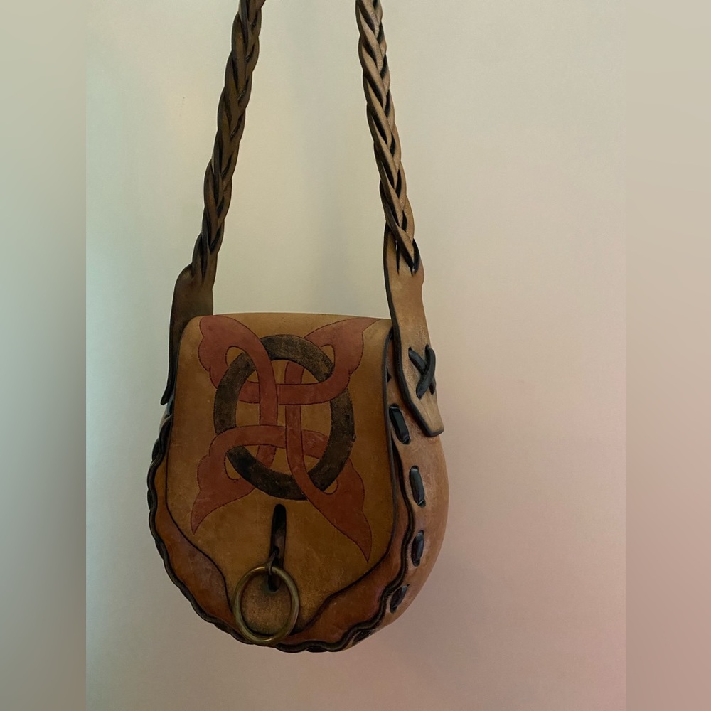 Vintage Handmade 1970’s leather crossbody bag braided strap tooled Celtic knot - Picture 8 of 16